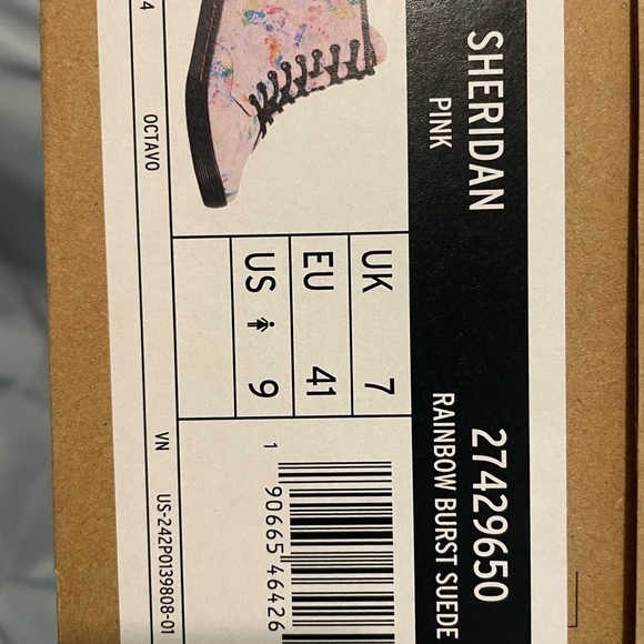 Dr. Martens Womens Size 9 Never worn or even tried on in original box. - Picture 3 of 3